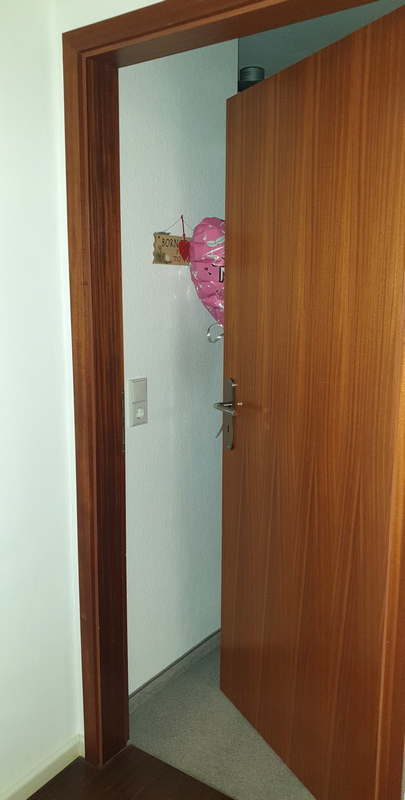 Ballon hinter Tür